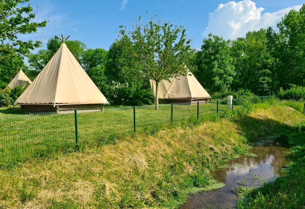 Resort & Camping - Val De Braye Besse-sur-Braye Bagian luar foto