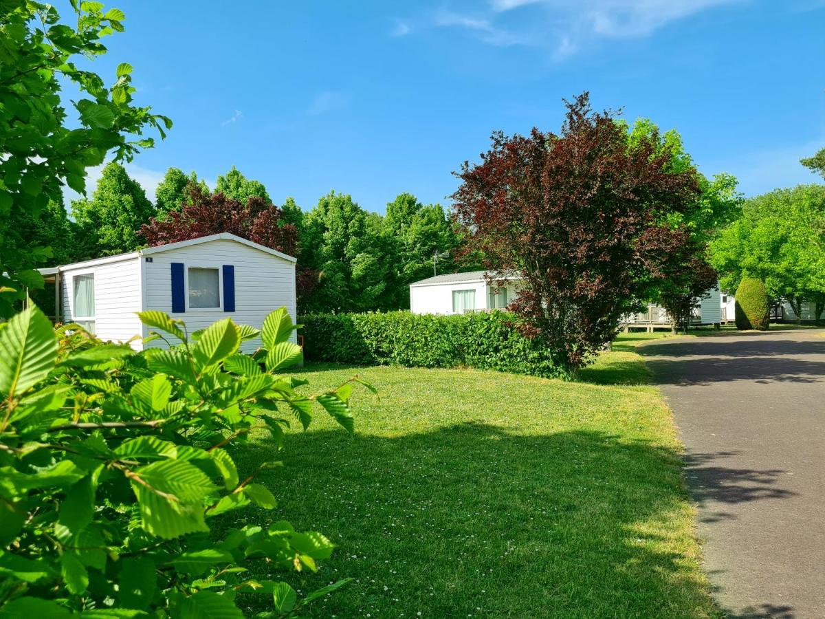 Resort & Camping - Val De Braye Besse-sur-Braye Bagian luar foto