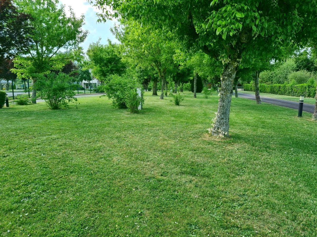 Resort & Camping - Val De Braye Besse-sur-Braye Bagian luar foto