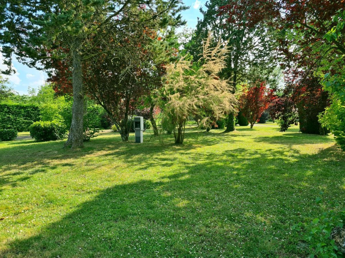 Resort & Camping - Val De Braye Besse-sur-Braye Bagian luar foto