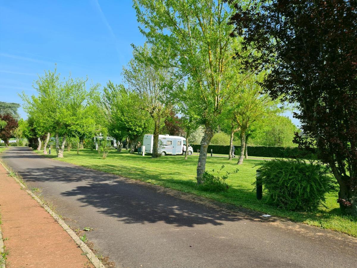 Resort & Camping - Val De Braye Besse-sur-Braye Bagian luar foto