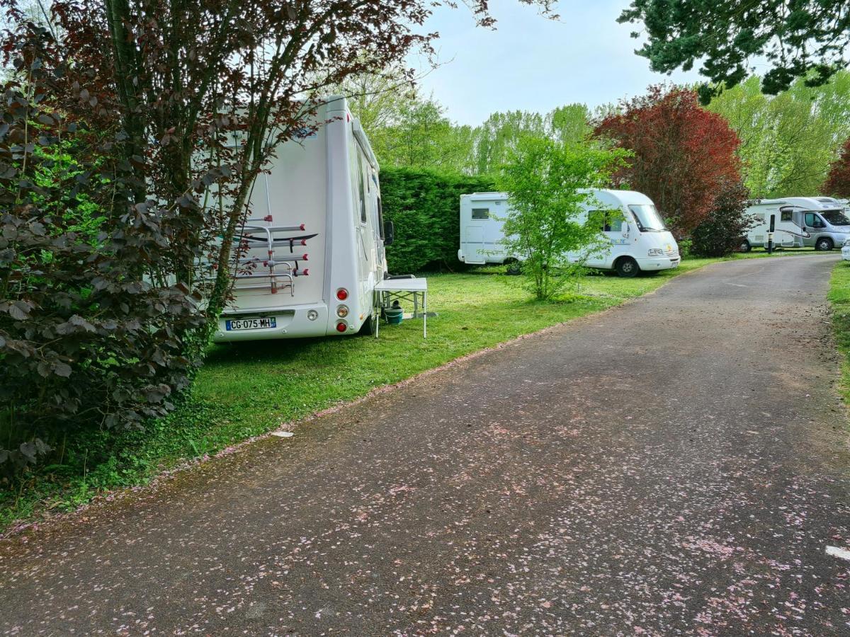 Resort & Camping - Val De Braye Besse-sur-Braye Bagian luar foto