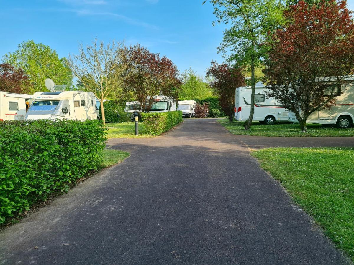 Resort & Camping - Val De Braye Besse-sur-Braye Bagian luar foto