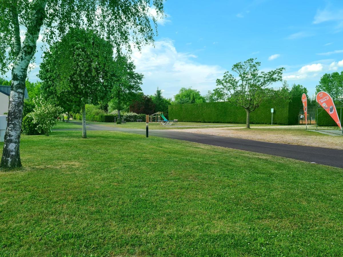 Resort & Camping - Val De Braye Besse-sur-Braye Bagian luar foto