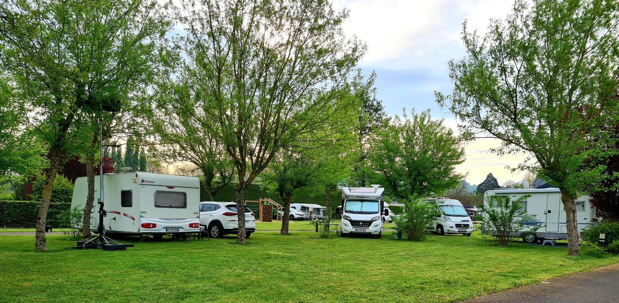 Resort & Camping - Val De Braye Besse-sur-Braye Bagian luar foto