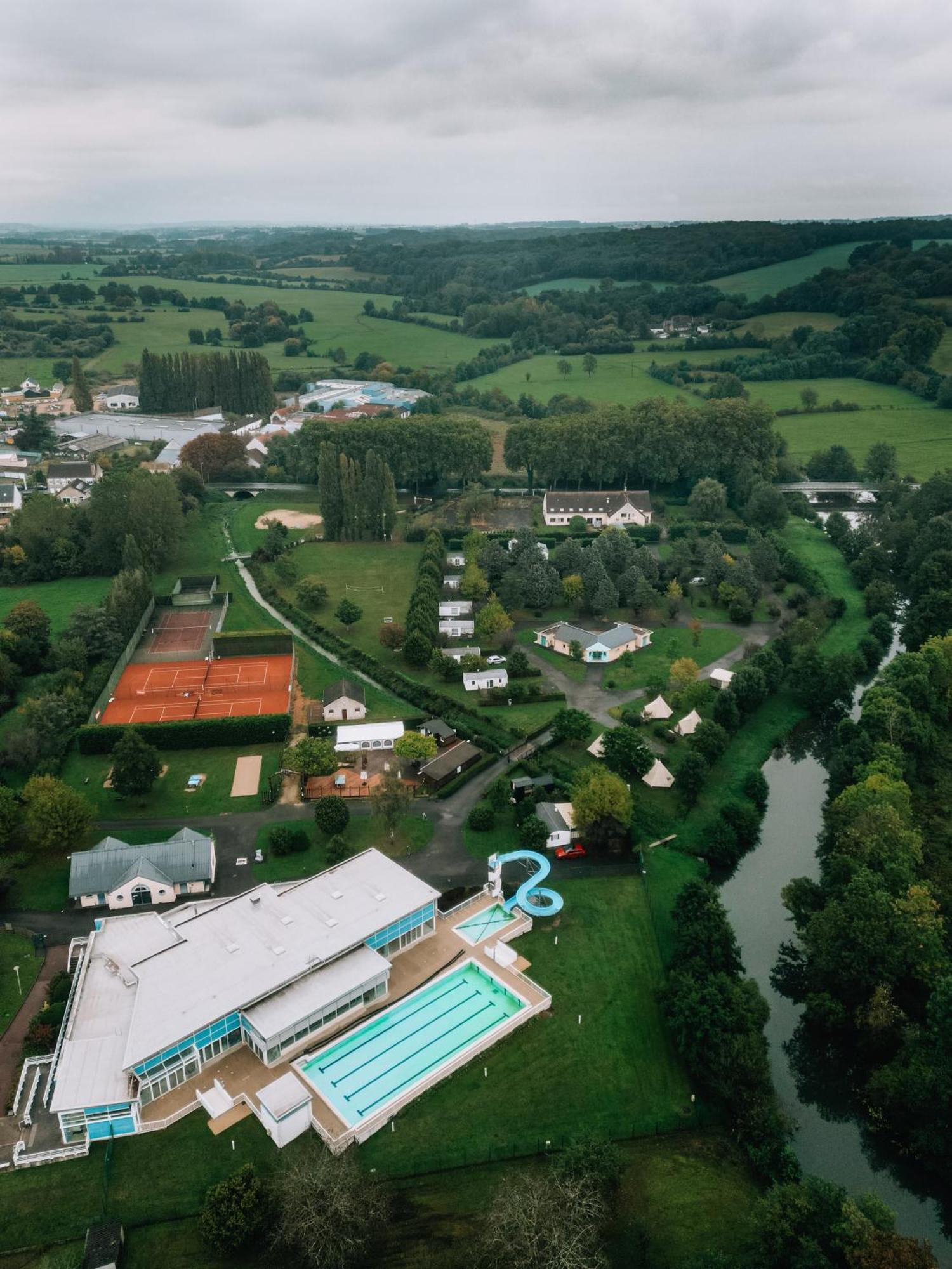 Resort & Camping - Val De Braye Besse-sur-Braye Bagian luar foto